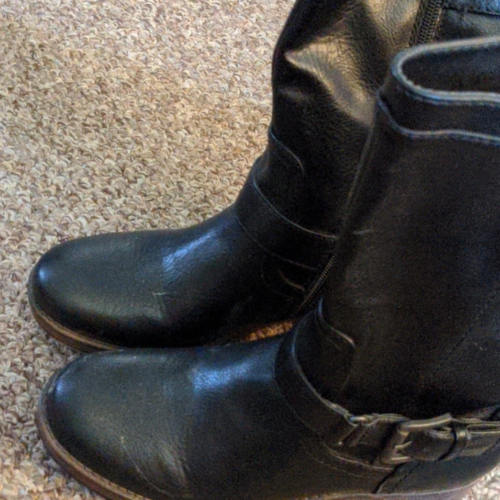 Boots - Picture 2 of 3